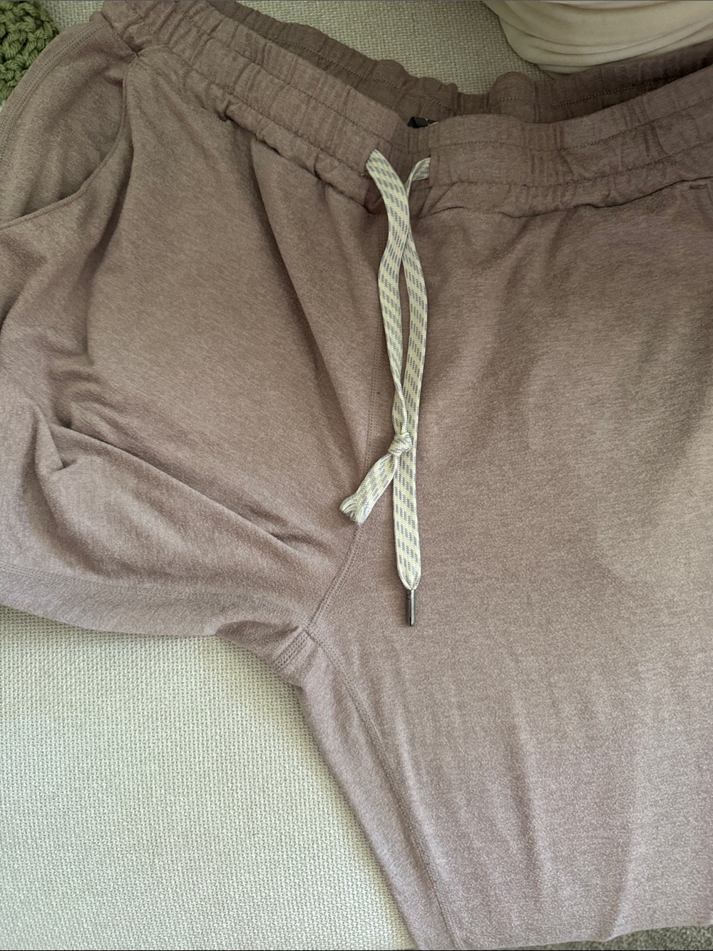 Vuori  Dusty Mauve Jogger - Picture 4 of 5